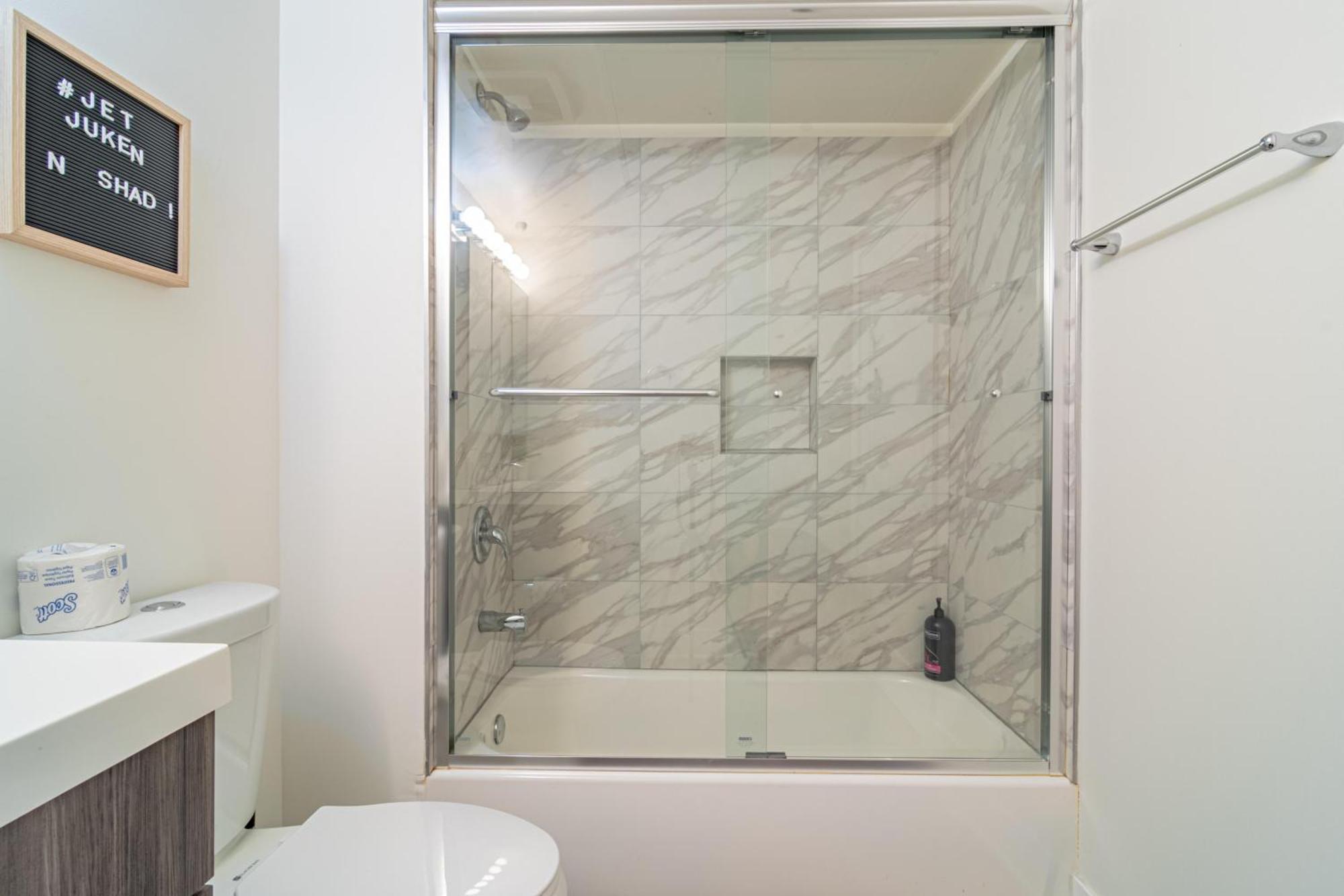 Bright 2Br Luxury Corner Suite With Optional Parking Sleeps 6 Guests Near Mccormick Place And Soldier Field Chicago Exterior foto