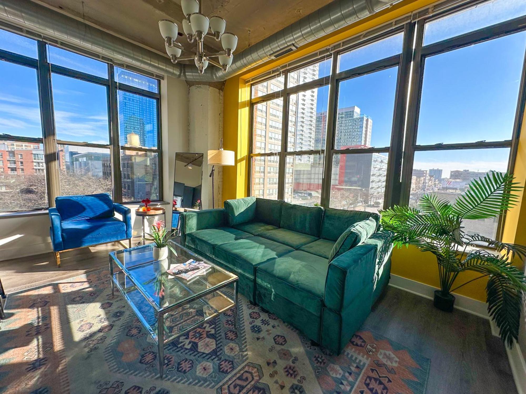 Bright 2Br Luxury Corner Suite With Optional Parking Sleeps 6 Guests Near Mccormick Place And Soldier Field Chicago Exterior foto
